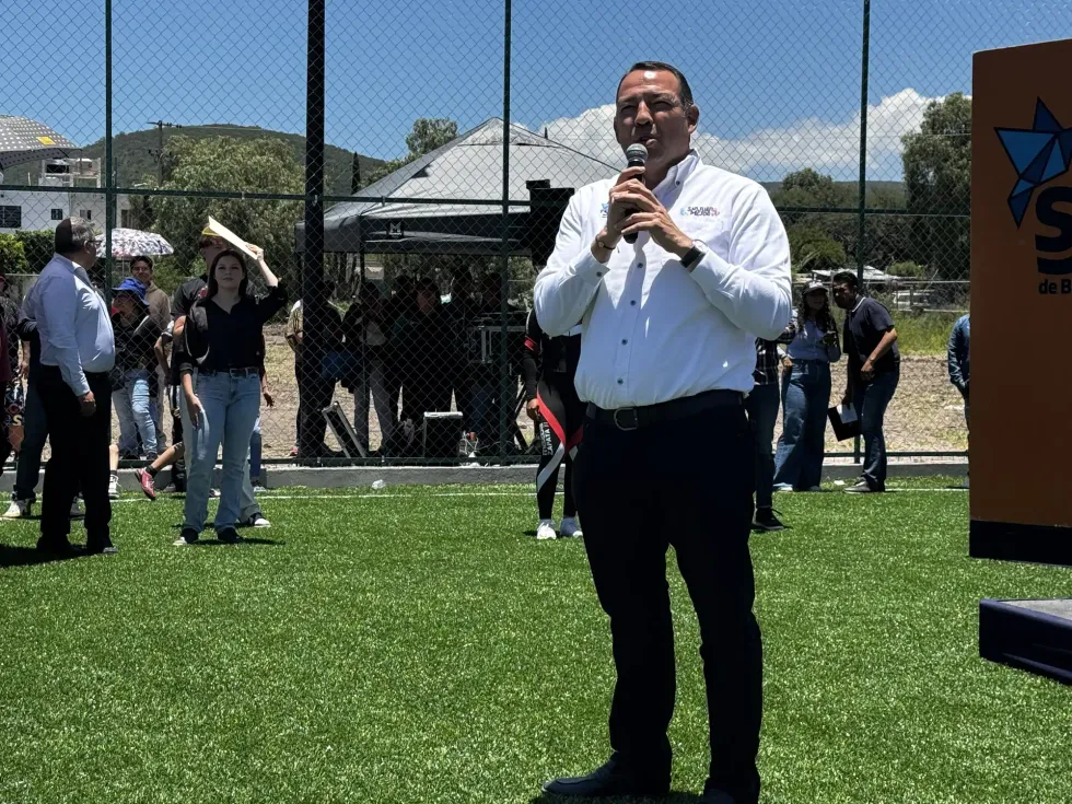 Autoridades federales, estatales y municipales inauguran dos canchas de f\u00fatbol 5 en la colonia Cerro Gordo, en San Juan del R\u00edo, como parte del programa Mundial Social 2026.