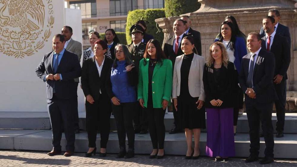 Autoridades municipales conmemoran ‘Día de la Bandera’ en San Juan del Río.