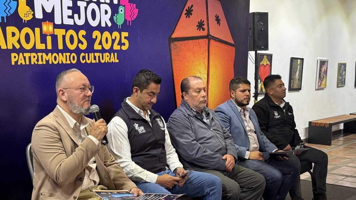 Autoridades municipales de San Juan del Río presentan programa cultural de la Peregrinación de los Farolitos con 77 años de tradición.