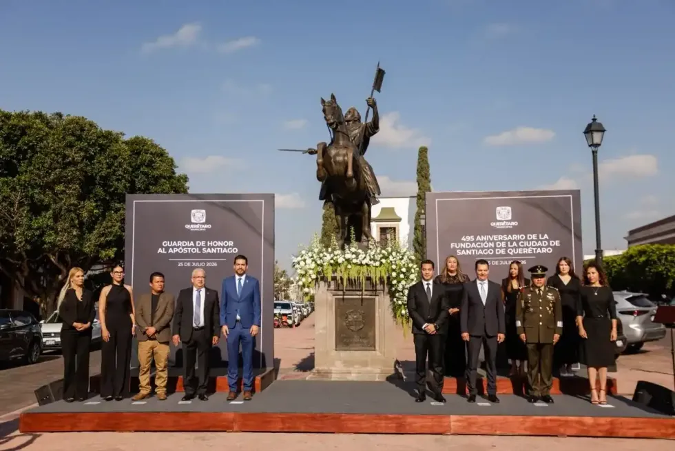 Querétaro conmemora 495 años de su fundación con Guardia de Honor al Apóstol Santiago
