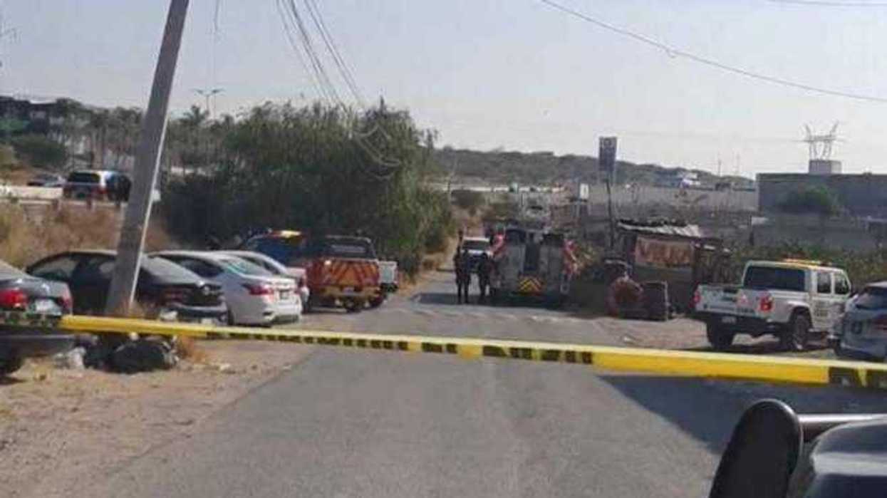Autoridades realizaron peritaje en el dren cercano al puente El Nabo en Jurica tras el hallazgo del cuerpo esta mañana.