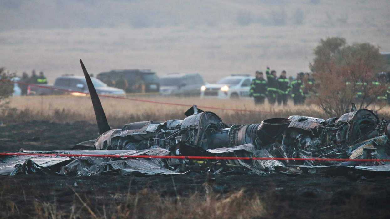 Autoridades turcas confirman la muerte de 20 militares tras la caída de un avión C-130 en Georgia. AP.