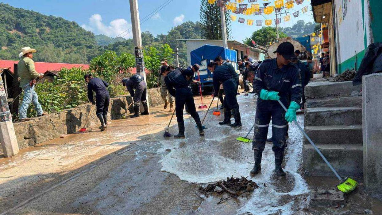 Avanza estrategia “Casas Limpias, Calles Limpias” en Veracruz con apoyo de la Secretaría de Marina. Foto: SEMAR.
