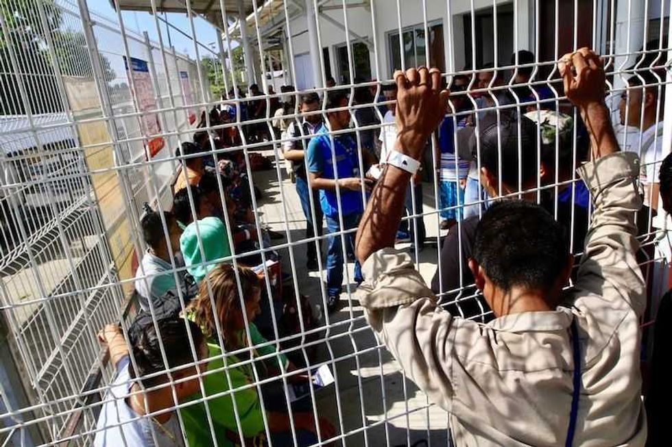 avanzada de inmigrantes hondurenos estan en frontera guatemala mexico 1