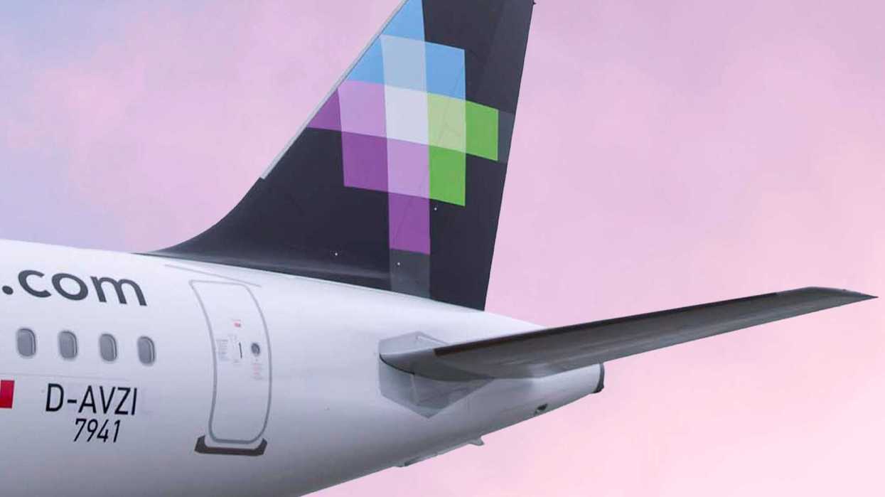 Avión de Volaris en pista del Aeropuerto Internacional de Querétaro durante anuncio de nuevas rutas aéreas nacionales e internacionales