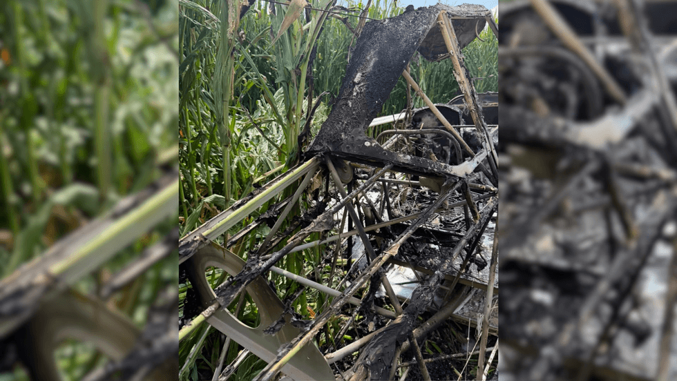 Avioneta fumigadora incendiada tras desplomarse en un sembrad\u00edo de ma\u00edz en Santa Matilde, San Juan del R\u00edo.