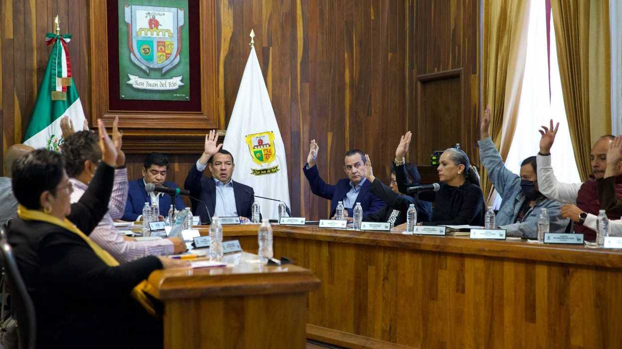 Ayuntamiento de San Juan del Río durante sesión de Cabildo en la que se abordó el ejercicio de recursos del Fortamun.