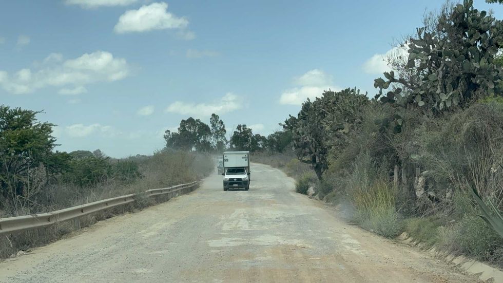 Baches profundos rellenados con tepetate en la carretera Nopala-Huichapan-Polotitl\u00e1n entre Hidalgo y Estado de M\u00e9xico