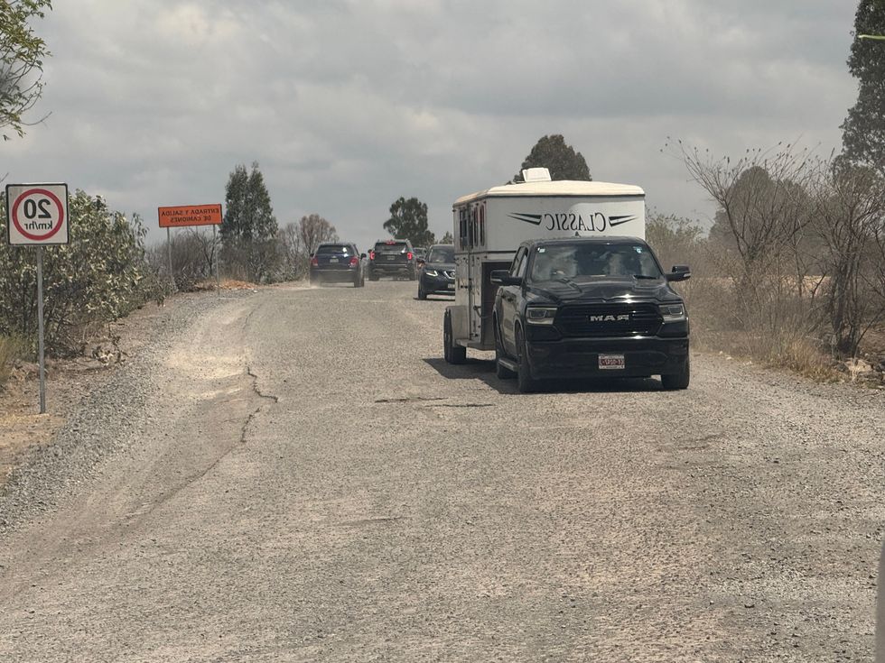 Baches profundos rellenados con tepetate en la carretera Nopala-Huichapan-Polotitl\u00e1n entre Hidalgo y Estado de M\u00e9xico