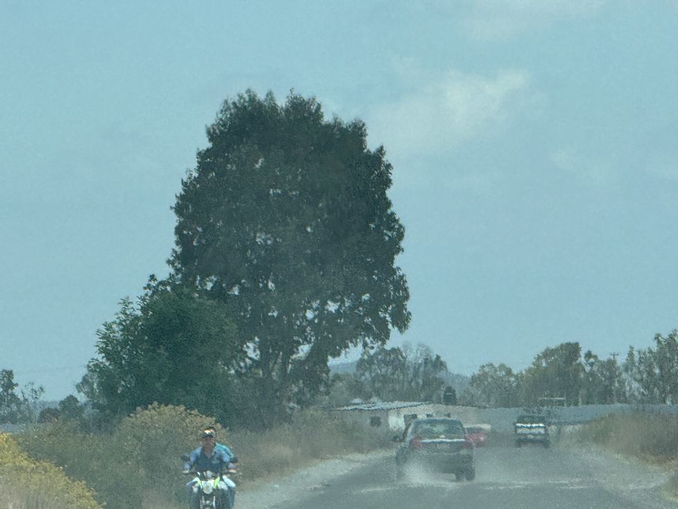 Baches profundos rellenados con tepetate en la carretera Nopala-Huichapan-Polotitl\u00e1n entre Hidalgo y Estado de M\u00e9xico