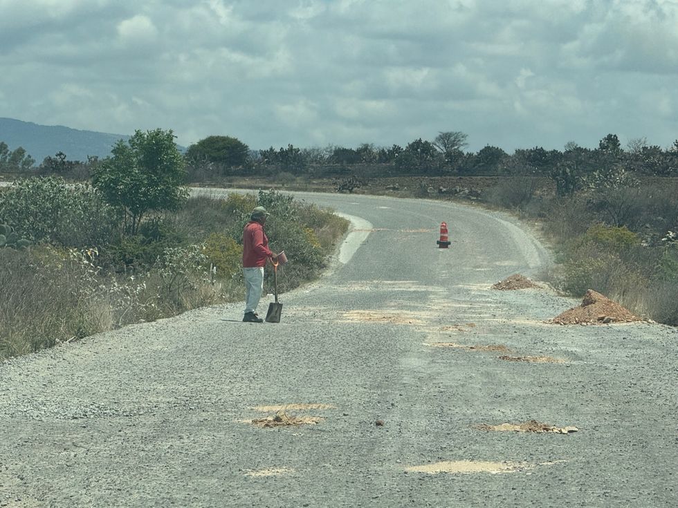 Baches profundos rellenados con tepetate en la carretera Nopala-Huichapan-Polotitl\u00e1n entre Hidalgo y Estado de M\u00e9xico