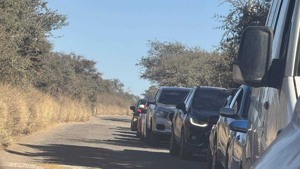 Baches y deterioro severo en zona de rodamiento de carretera que conecta Prolongación Constituyentes con carretera 210 en El Marqués.
