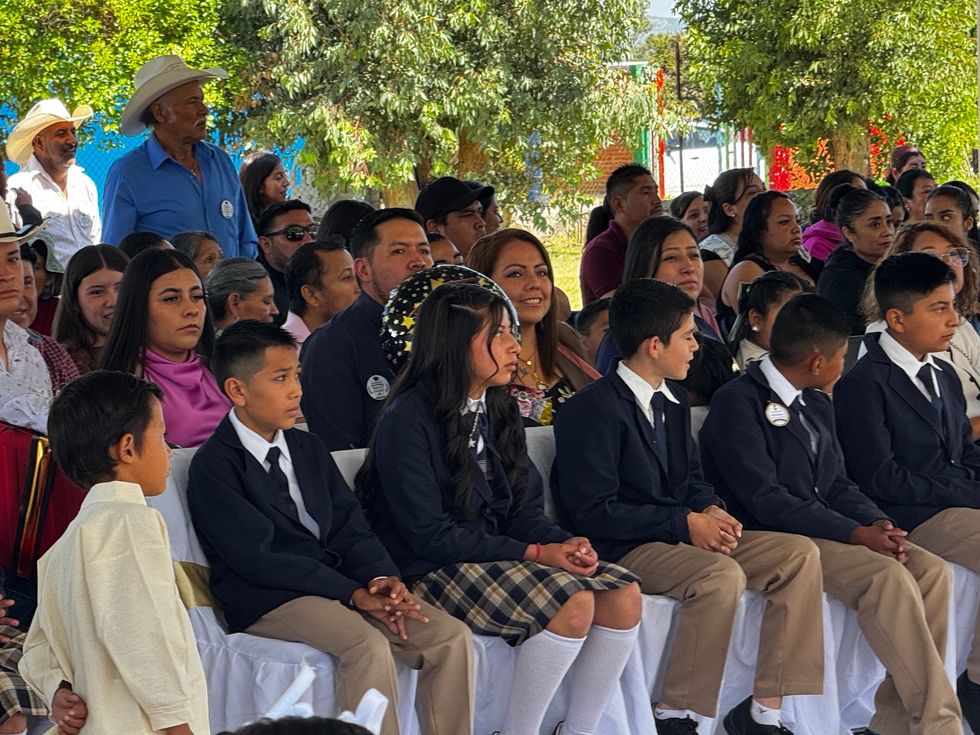 Bailables presentados durante la ceremonia de clausura escolar en Nopala de Villagr\u00e1n.