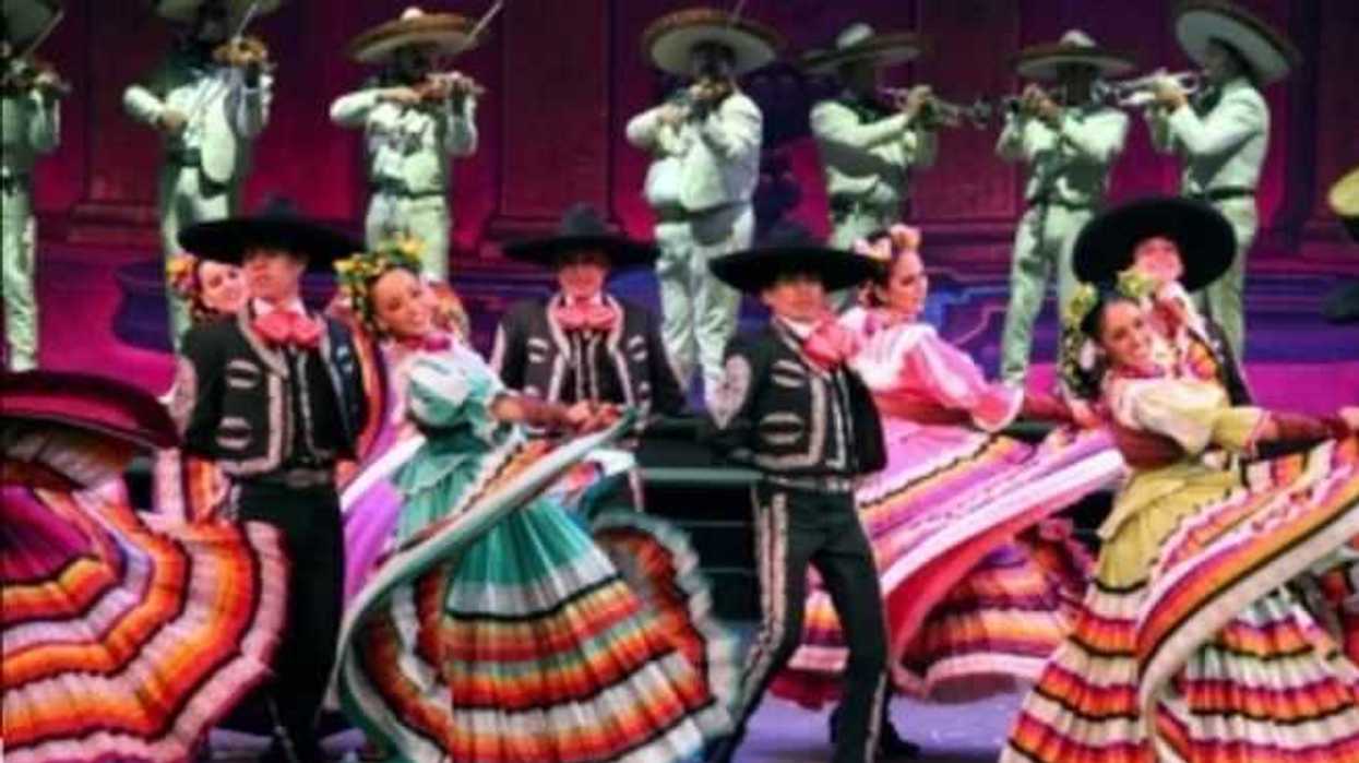 ballet-folclorico-deleita-a-publico-en-bellas-artes