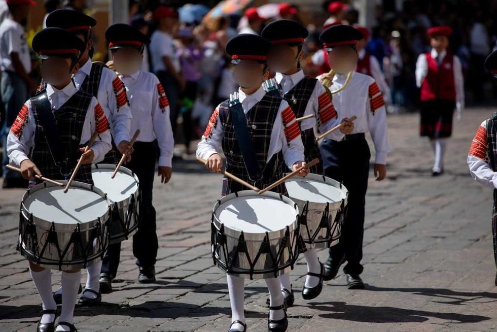 Banda de guerra infantil participa en el desfile c\u00edvico-militar por el 216 aniversario de la independencia