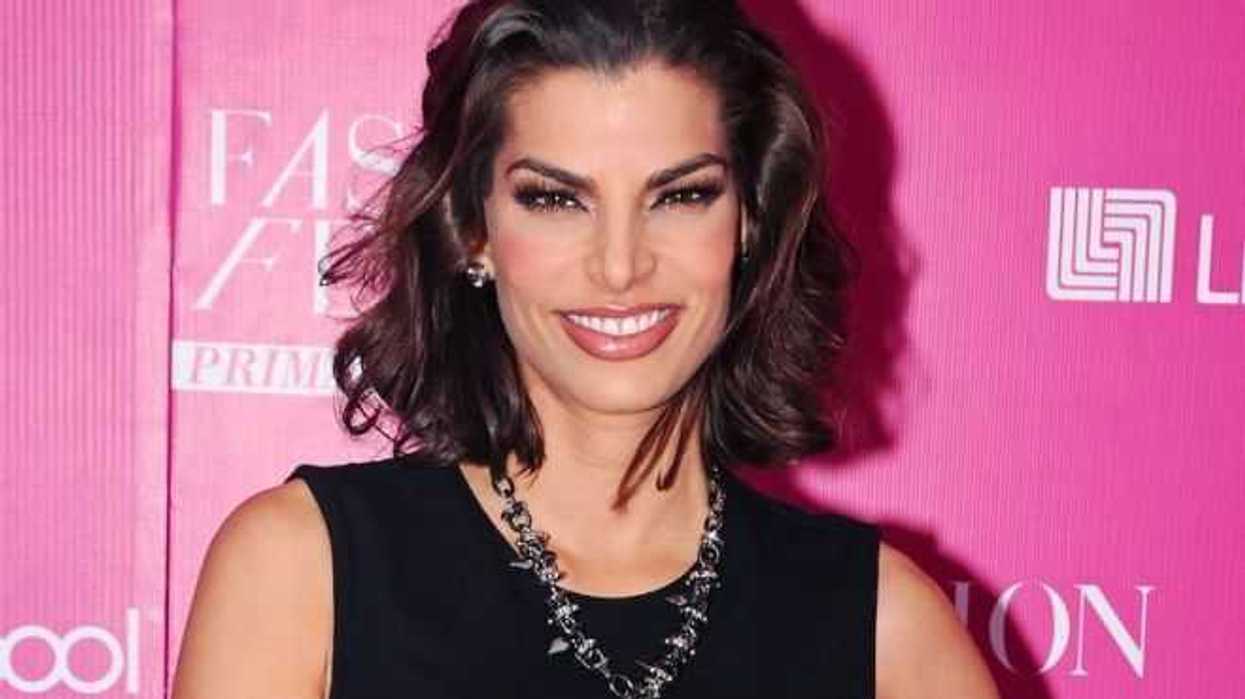 Bárbara Coppel presume ultrasonido de su bebé.