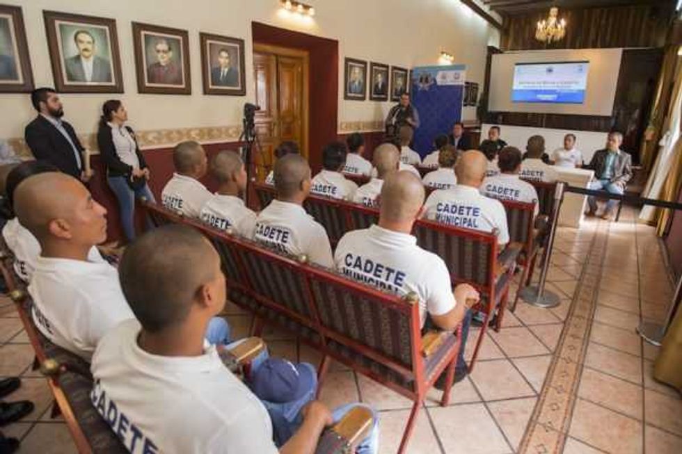 becas academia policia 3