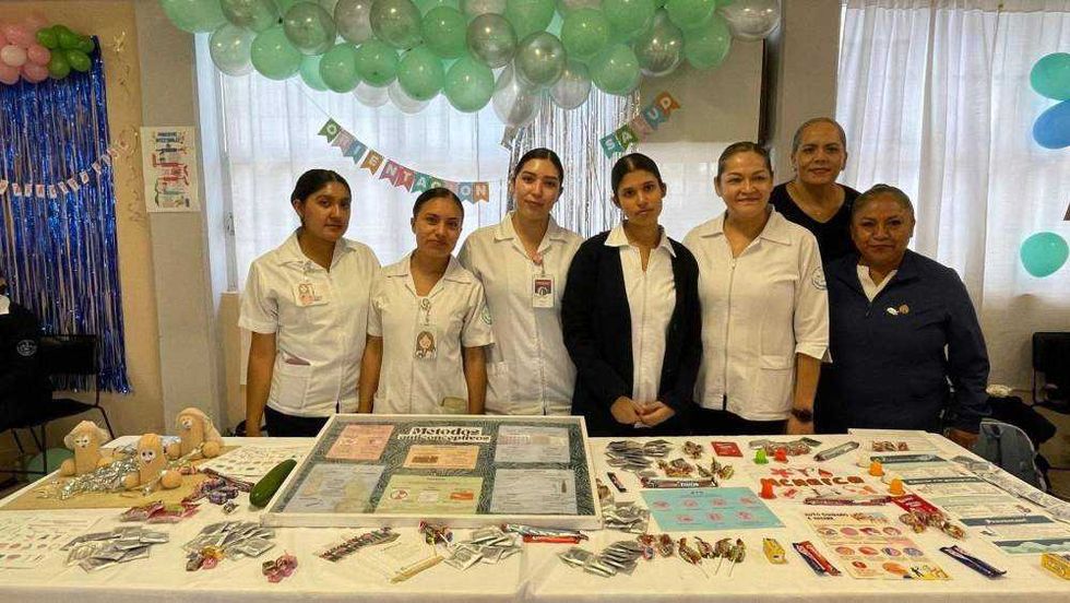 Beneficia feria de salud a 380 estudiantes en San Juan del Río.