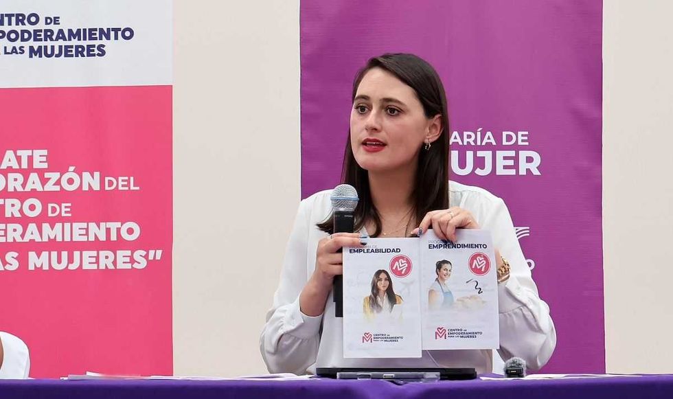 Bety Le\u00f3n Sotelo, titular de la Secretar\u00eda de las Mujeres del municipio de Quer\u00e9taro, durante presentaci\u00f3n de avances del programa de atenci\u00f3n a mujeres 2026
