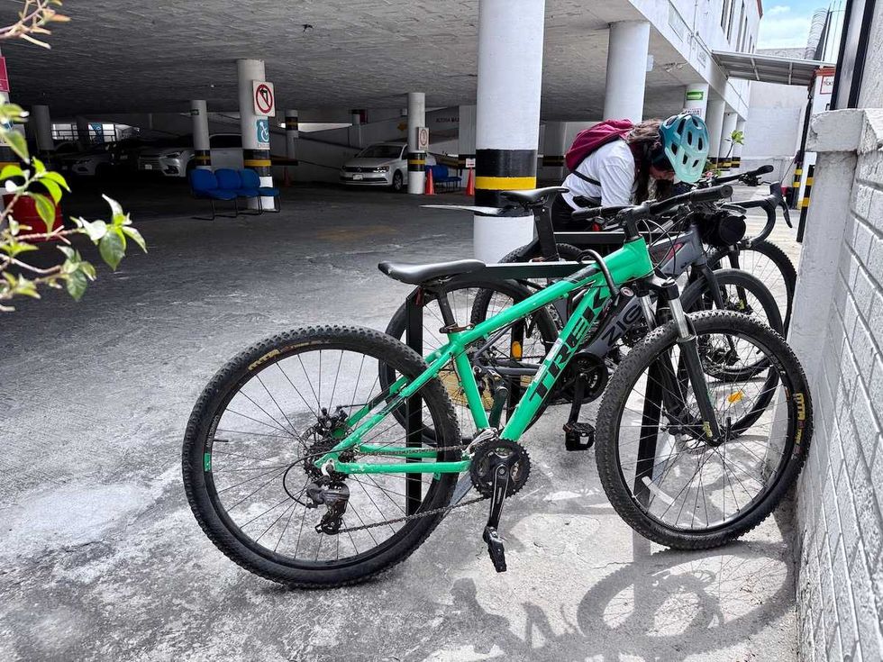 Biciestacionamiento habilitado en estacionamiento p\u00fablico del Centro Hist\u00f3rico de Quer\u00e9taro para ciclistas