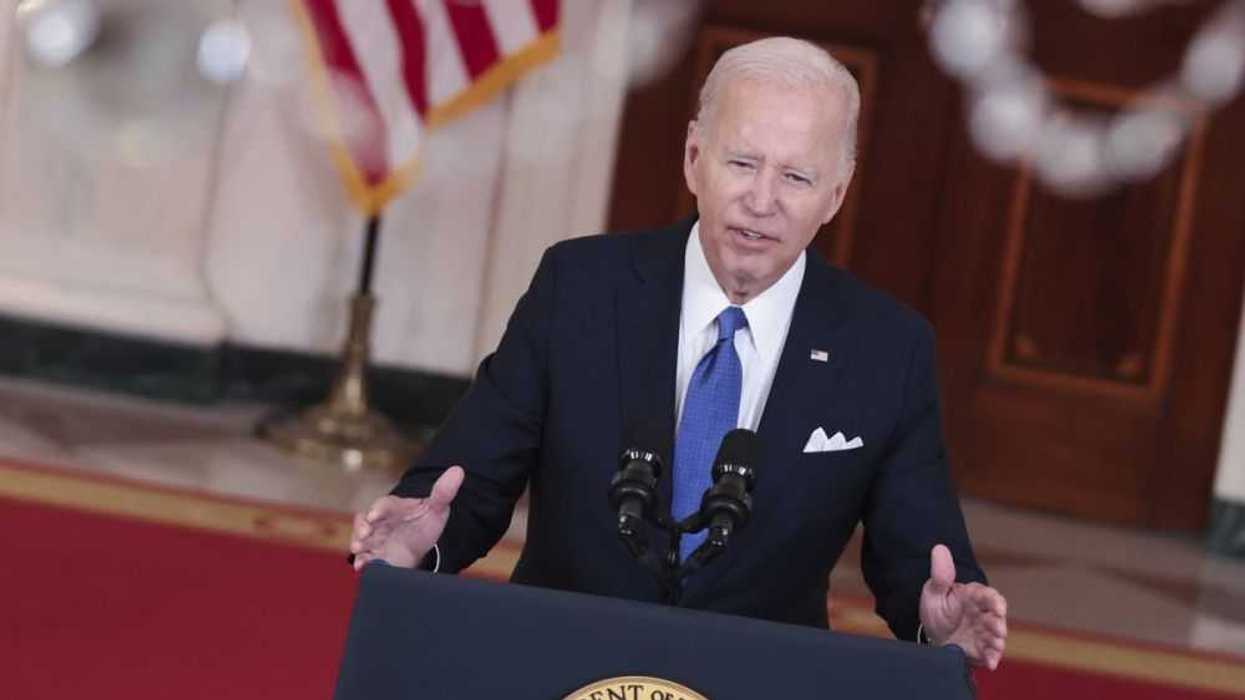 Biden promete seguir luchando para restaurar el derecho al aborto en EE.UU.. EFE/Oliver Contreras.