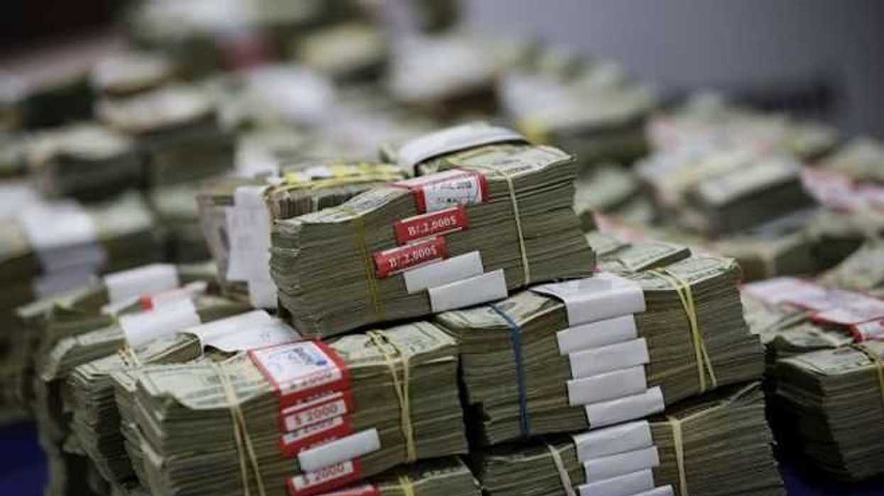 billetes-de-diferentes-denominaciones