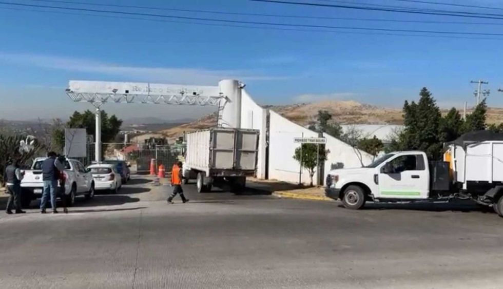 Bloqueo de trabajadores de Veolia en relleno sanitario de Quer\u00e9taro para exigir liquidaci\u00f3n conforme a ley laboral