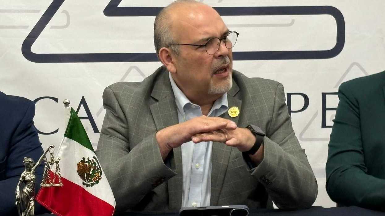 Bloqueos carreteros Querétaro: tráiler detenido en autopista federal del Bajío