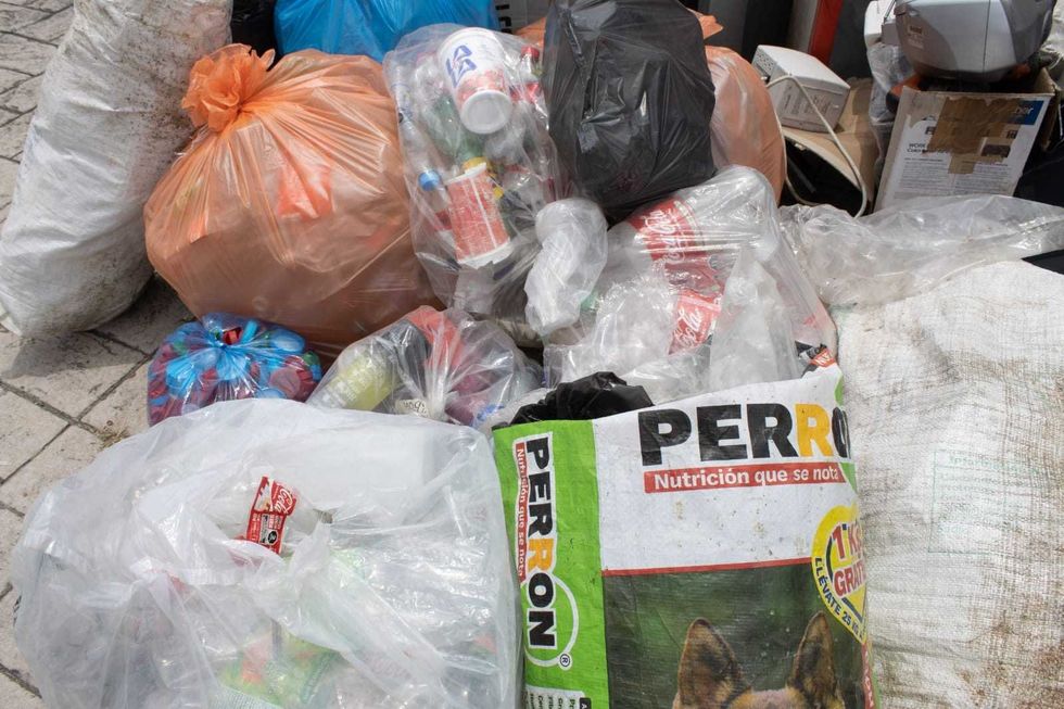 Bolsas con PET y residuos llevados por ciudadanos al Reciclat\u00f3n del Centro C\u00edvico de San Juan del R\u00edo en agosto de 2026