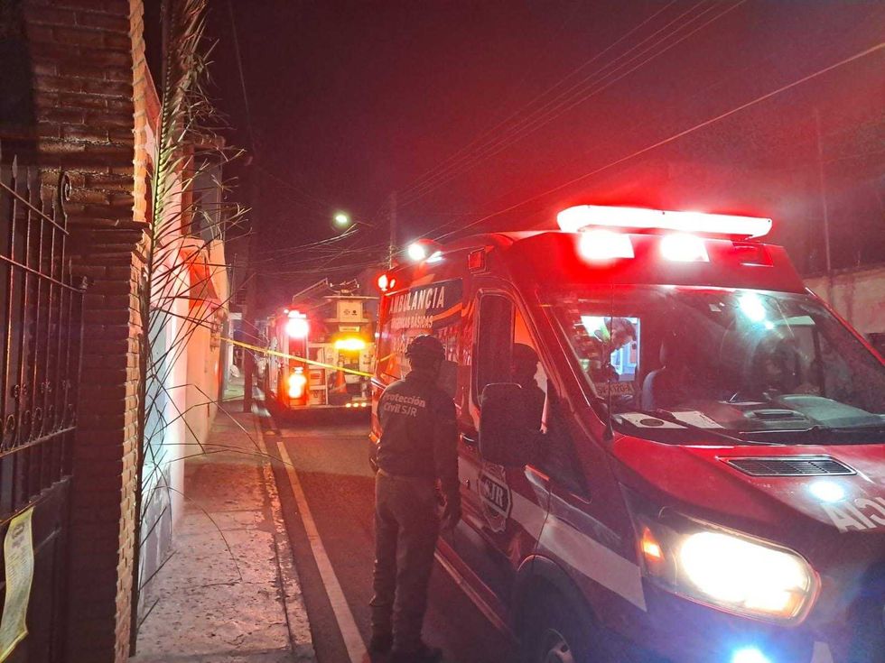 Bomberos de San Juan del R\u00edo atienden conato de incendio por fuga de gas en vecindad de colonia F\u00e1tima