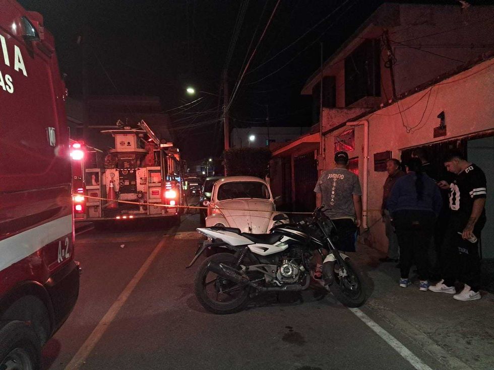 Bomberos de San Juan del R\u00edo atienden conato de incendio por fuga de gas en vecindad de colonia F\u00e1tima