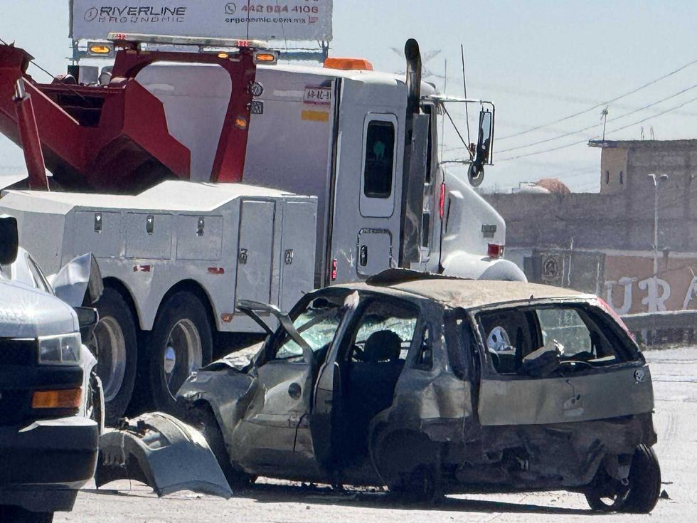 Bomberos de San Juan del R\u00edo atienden incendio de tr\u00e1iler en la autopista M\u00e9xico-Quer\u00e9taro a la altura del kil\u00f3metro 154 en Quer\u00e9taro