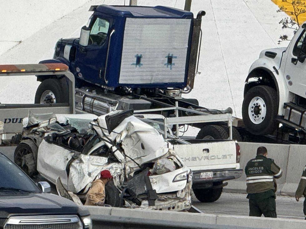Bomberos de San Juan del R\u00edo atienden incendio de tr\u00e1iler en la autopista M\u00e9xico-Quer\u00e9taro a la altura del kil\u00f3metro 154 en Quer\u00e9taro.