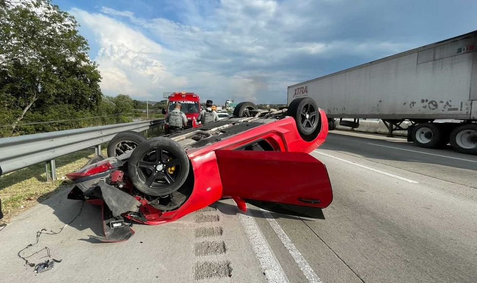 Bomberos de San Juan del R\u00edo atienden incendio de tr\u00e1iler en la autopista M\u00e9xico-Quer\u00e9taro a la altura del kil\u00f3metro 154 en Quer\u00e9taro.