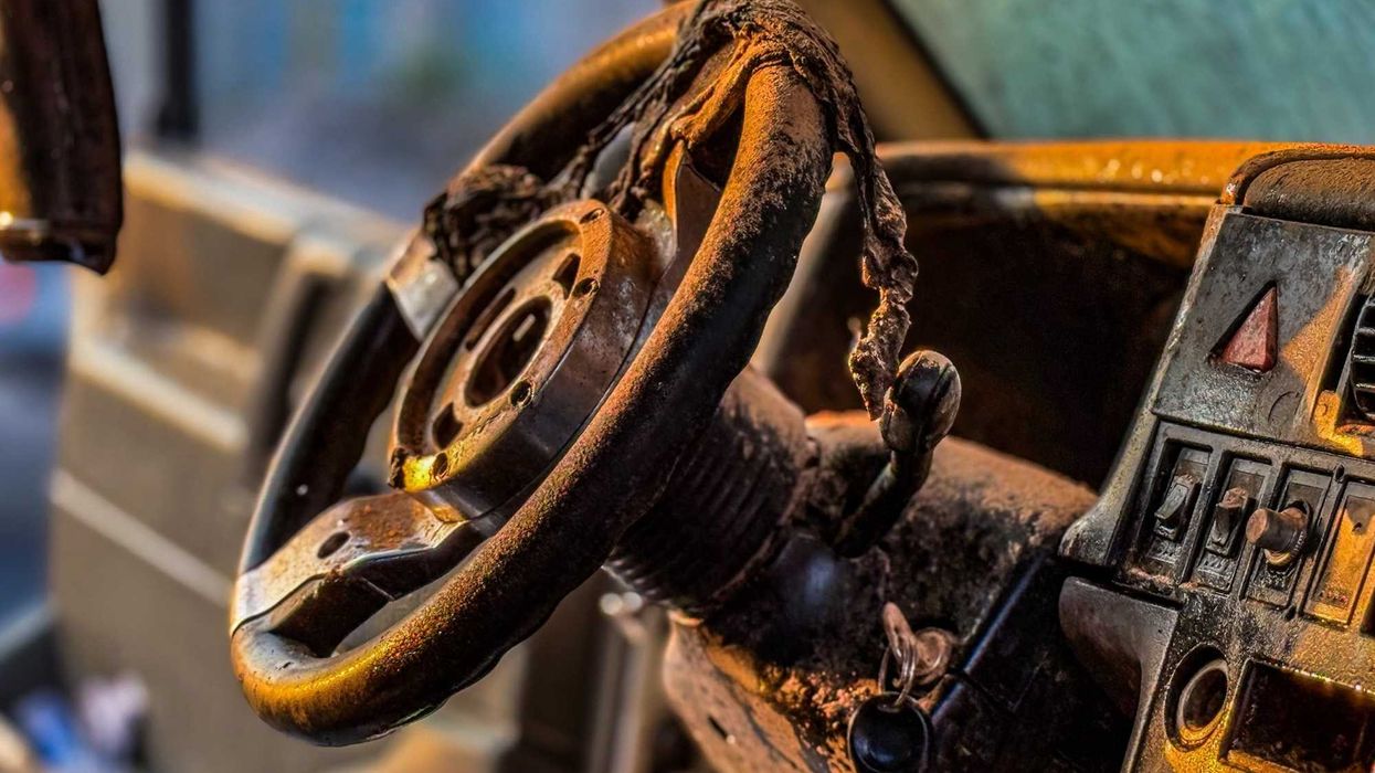 Bomberos de San Juan del Río atienden incendio de tráiler en la autopista México-Querétaro a la altura del kilómetro 154 en Querétaro.