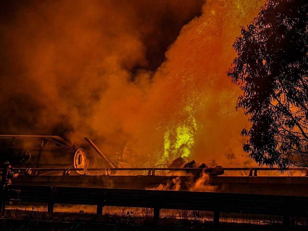Bomberos Voluntarios de San Juan del R\u00edo sofocan incendio de tolva en kil\u00f3metro 179 de carretera Federal 45.
