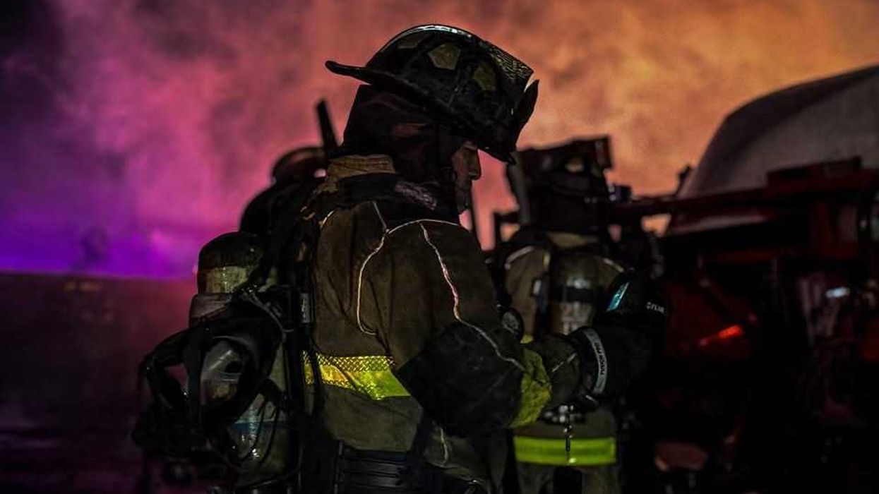 Bomberos Voluntarios de San Juan del Río sofocan incendio de tolva en kilómetro 179 de carretera Federal 45.