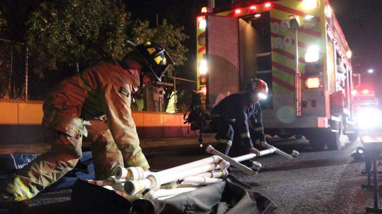 Bomberos y cuerpos de emergencia controlaron la fuga de amoníaco en el Parque Industrial Bernardo Quintana sin que se registraran personas afectadas. Foto: Bomberos Querétaro.