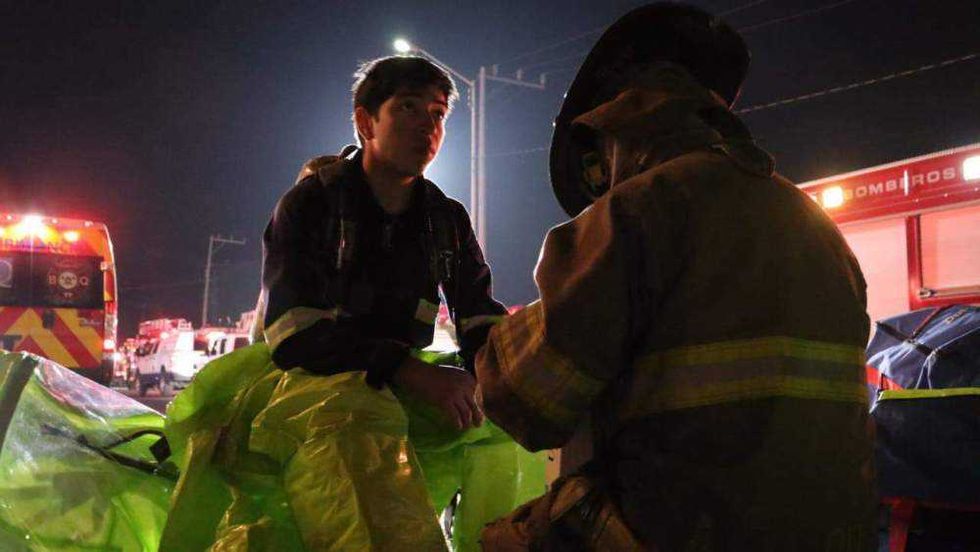 Bomberos y cuerpos de emergencia controlaron la fuga de amoníaco en el Parque Industrial Bernardo Quintana sin que se registraran personas afectadas. Foto: Bomberos Querétaro.