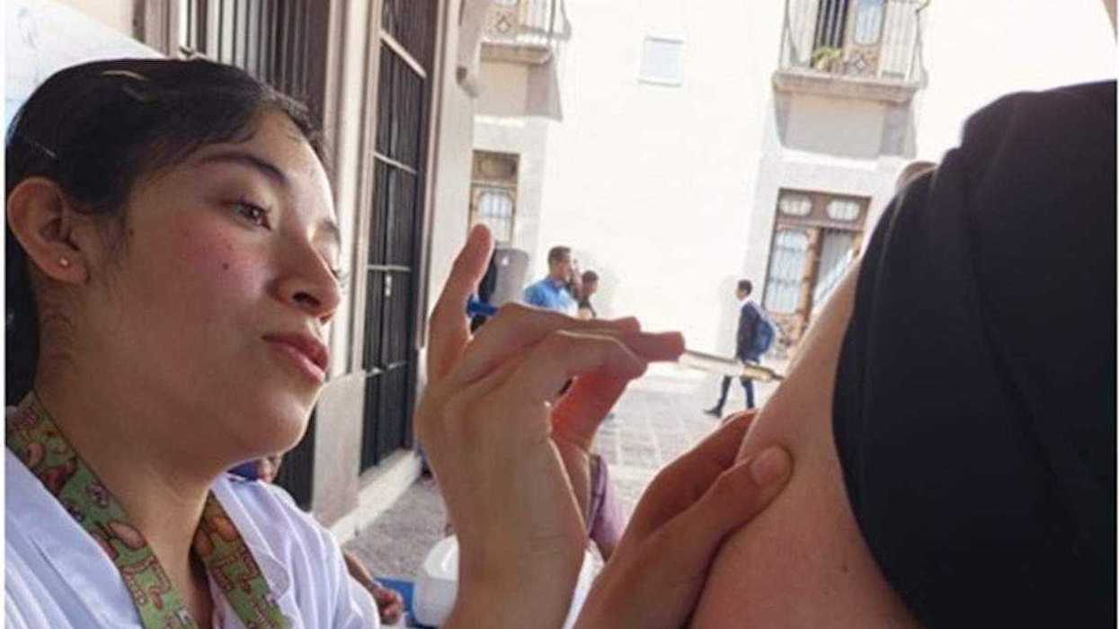 Brigadas aplican vacuna contra influenza en centros de salud de la región.