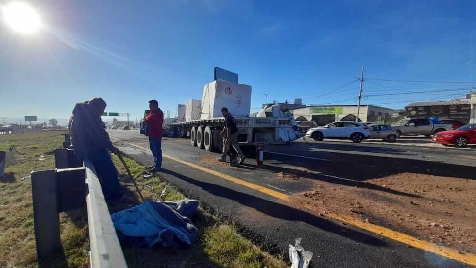Brutal choque de tráileres en la México Querétaro.