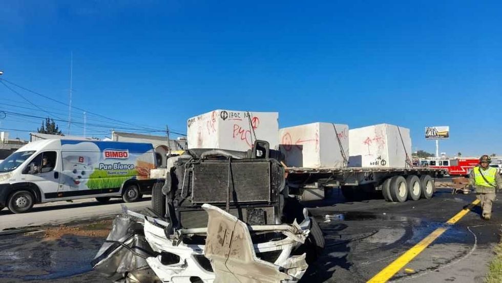 Brutal choque de tráileres en la México Querétaro.