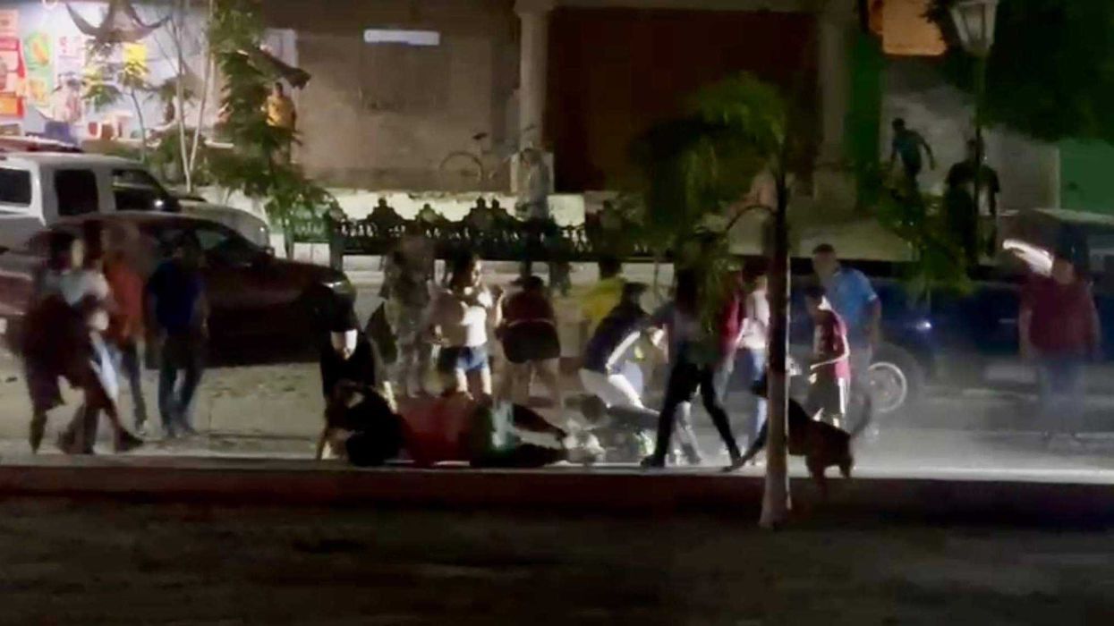 Brutal riña entre familias en Pedro Escobedo deja varios lesionados y un atropellado.