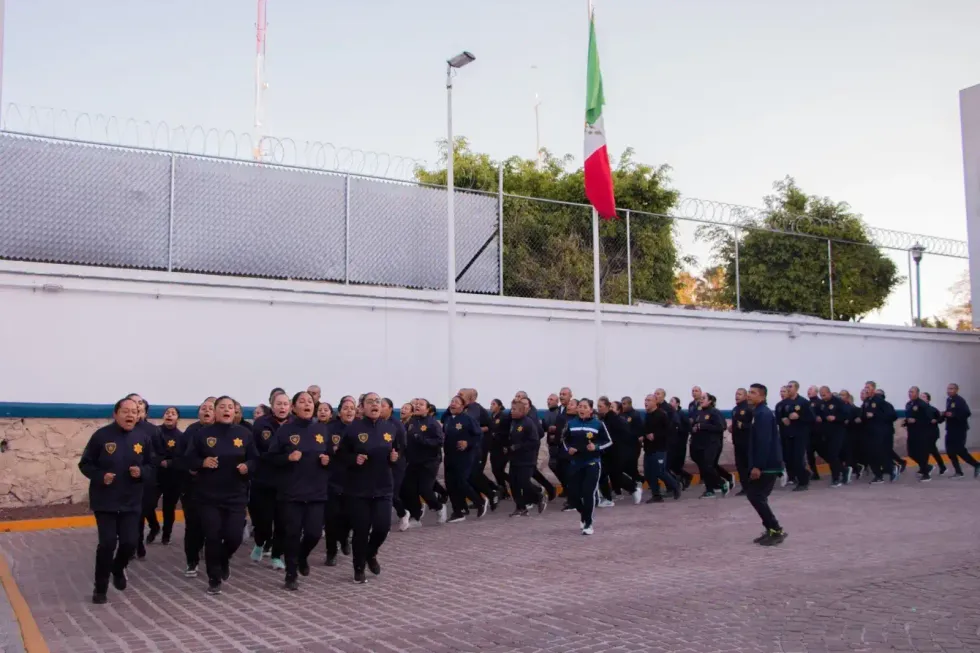 Cadetes realizan entrenamiento f\u00edsico en las instalaciones del IPES en Quer\u00e9taro