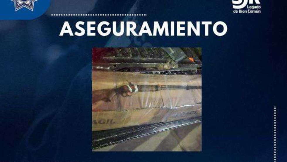 Cae armado en Santa Rita: policía asegura escopeta ilegal y moto robada en San Juan del Río.