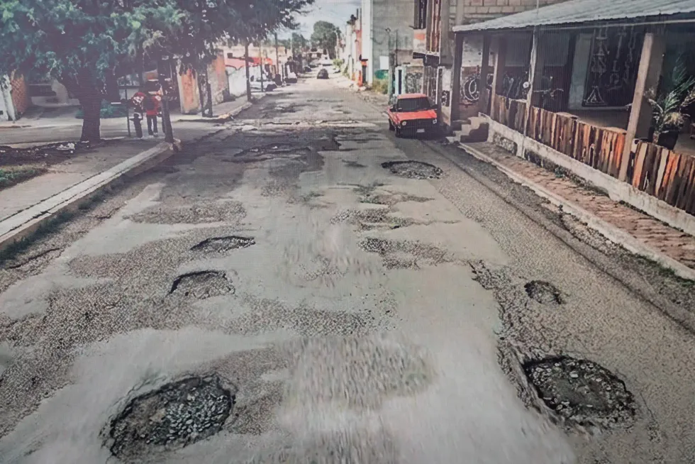 Calle antes de ser rehabilitada en la colonia La Pe\u00f1a, San Juan del R\u00edo.
