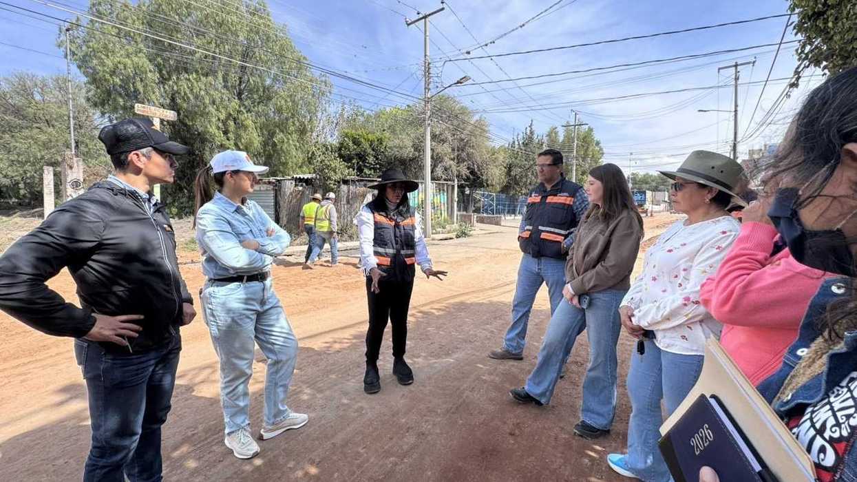 Calles deterioradas del centro histórico de San Juan del Río programadas para bacheo con adoquín por Obras Públicas municipales