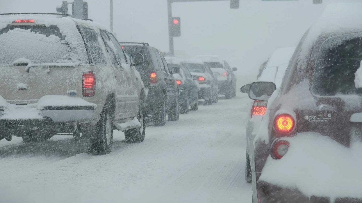 Calles nevadas en el noreste de Estados Unidos durante la tormenta invernal que podría registrar acumulaciones históricas en Nueva York.