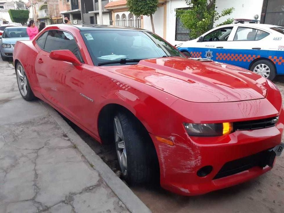 camaro rojo robo oxxo 2
