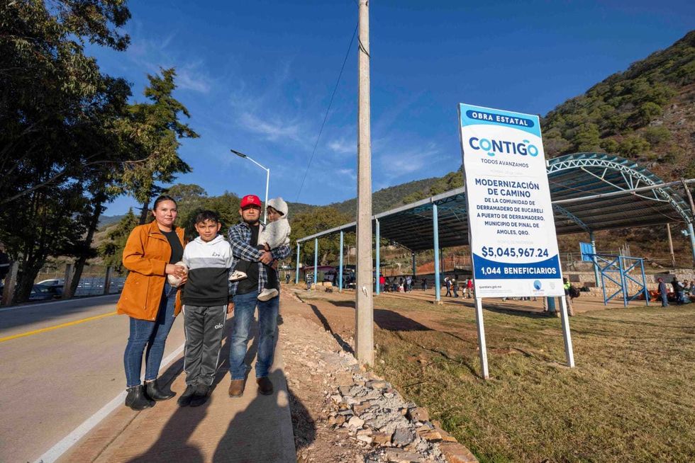 Camino modernizado en Derramadero de Bucareli. La obra incluye tres mil 600 metros cuadrados de concreto hidr\u00e1ulico e iluminaci\u00f3n solar.